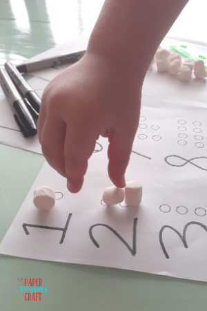 Toddler Counting Activity with Marshmellows (1)