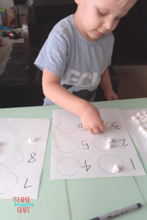 Toddler Counting Activity with Marshmellows