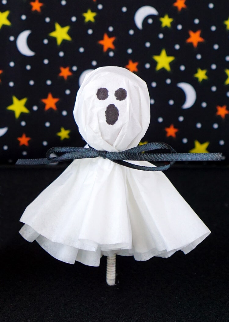 Cute-and-Easy-Coffee-Filter-Ghost-Pops-for-Halloween-min