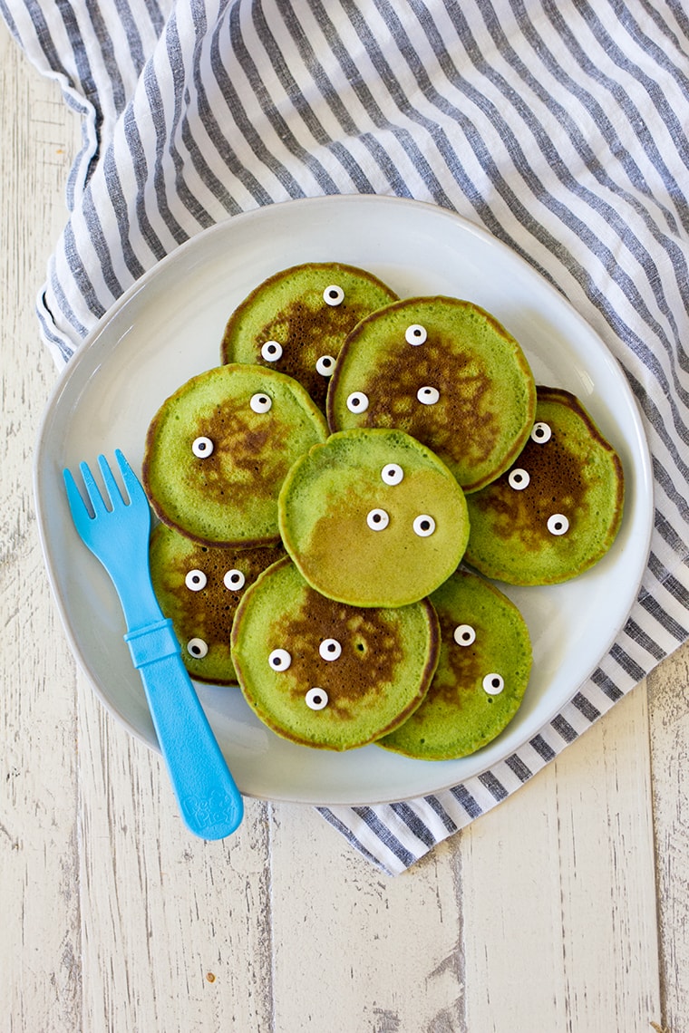 Kid-Friendly-Monster-Pancakes-for-Halloween-Made-with-Spinach-3-min