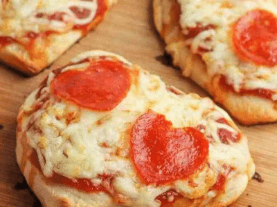 Heart Shaped Valentine's Day Food- Pizza-min