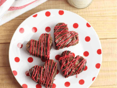 Heart Shaped Valentine's Day Food- brownies-min