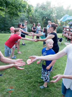 Water balloon toss-min