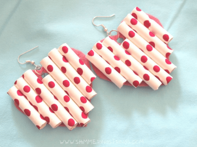 Straw heart earrings craft.
